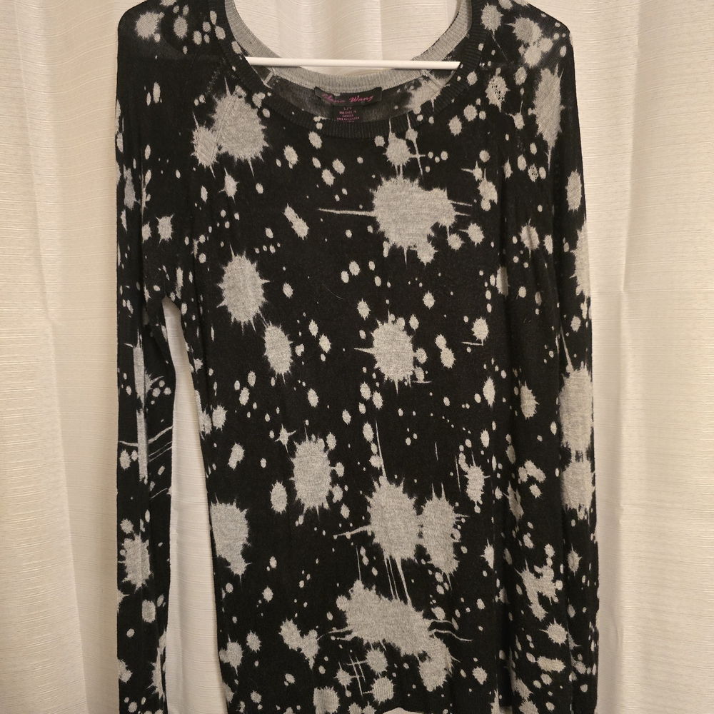 Women's Black and Gray Patterned Top